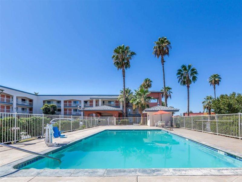 Super 8 By Wyndham Bakersfield/Central Extérieur photo