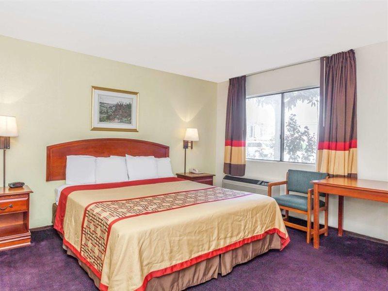 Super 8 By Wyndham Bakersfield/Central Extérieur photo