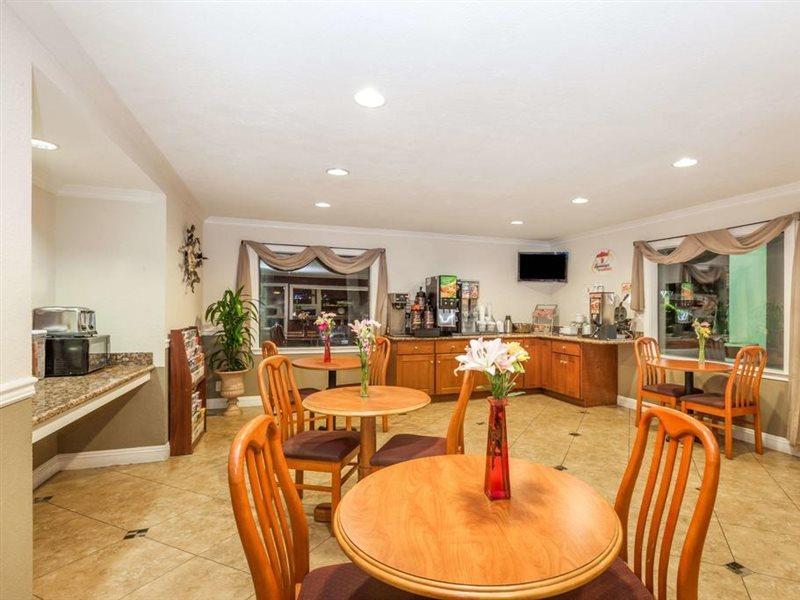 Super 8 By Wyndham Bakersfield/Central Extérieur photo