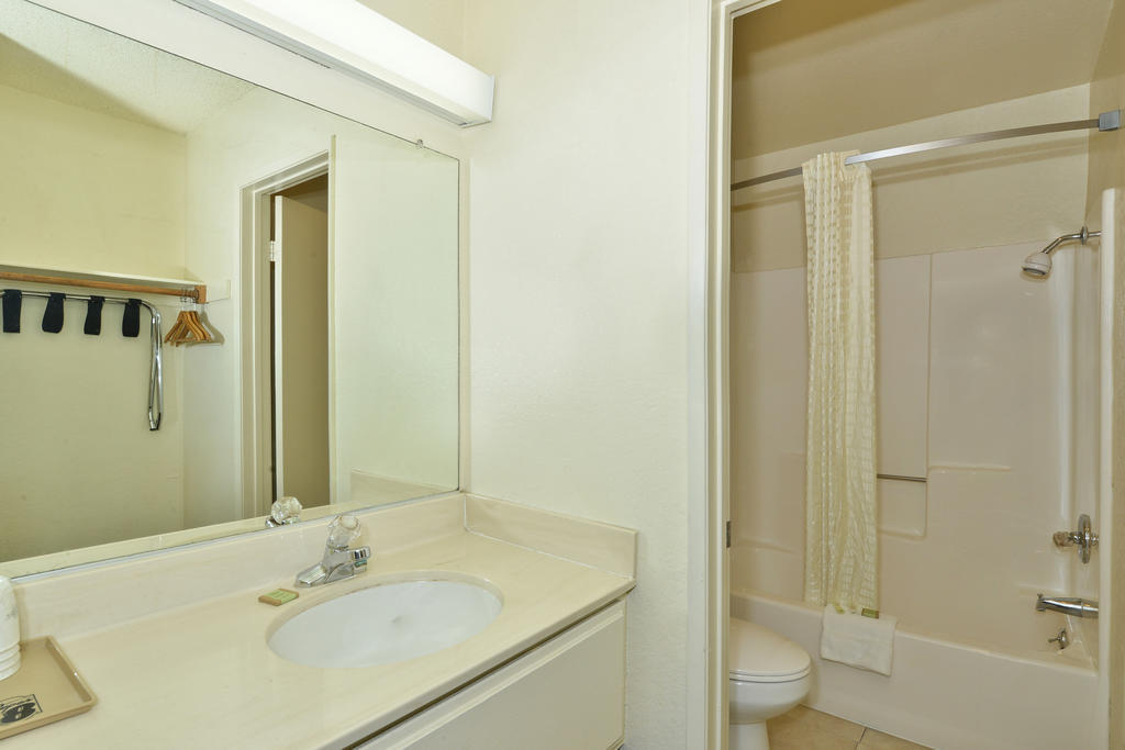 Super 8 By Wyndham Bakersfield/Central Chambre photo
