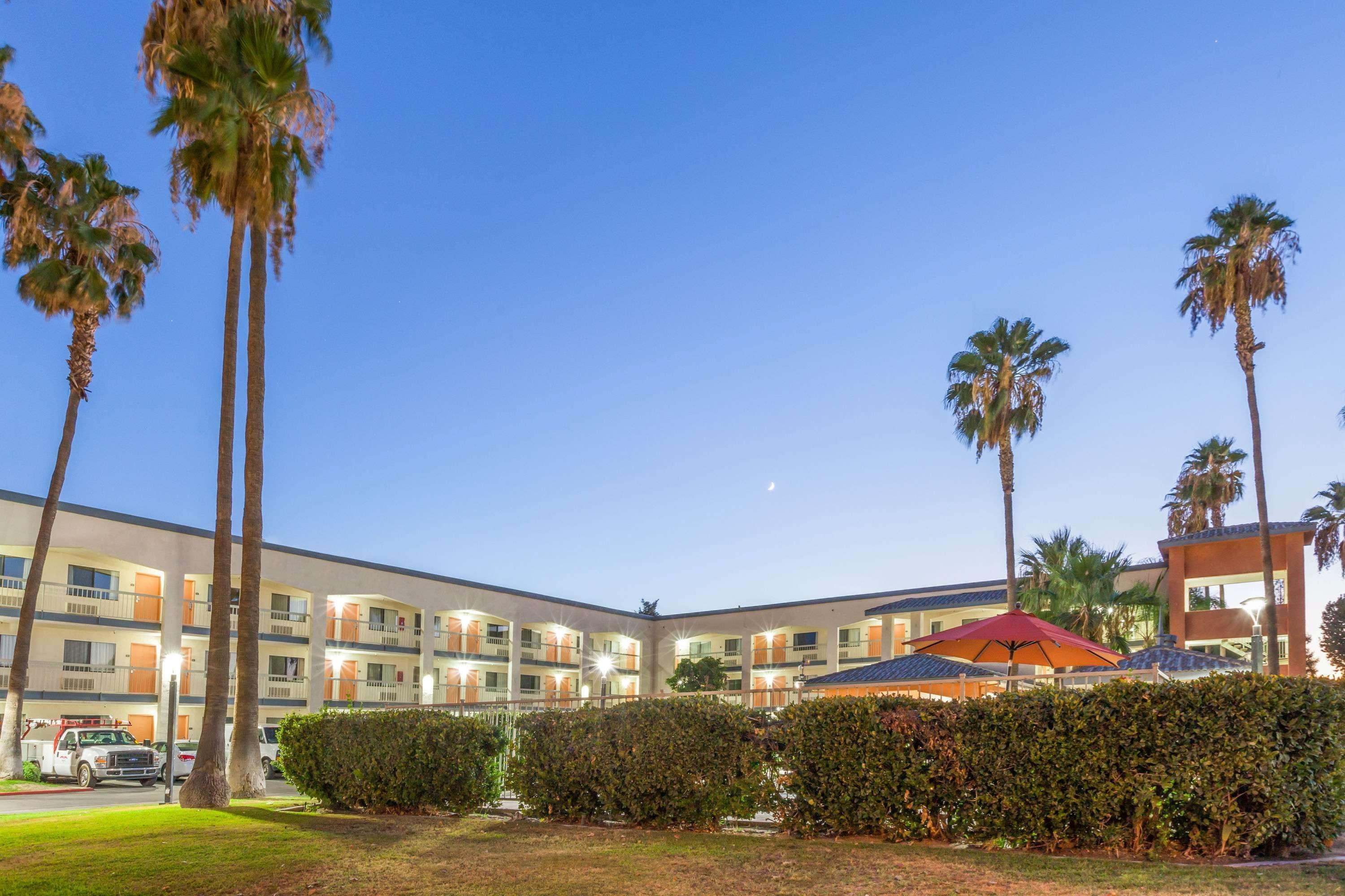 Super 8 By Wyndham Bakersfield/Central Extérieur photo