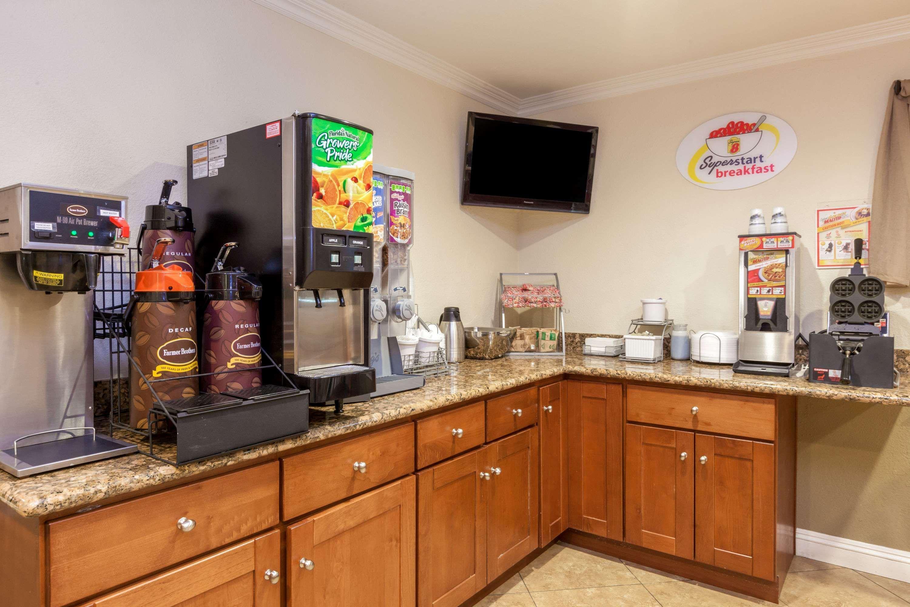 Super 8 By Wyndham Bakersfield/Central Extérieur photo