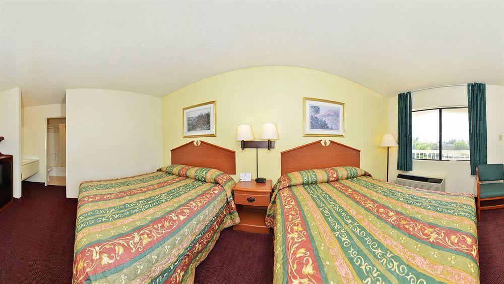Super 8 By Wyndham Bakersfield/Central Extérieur photo
