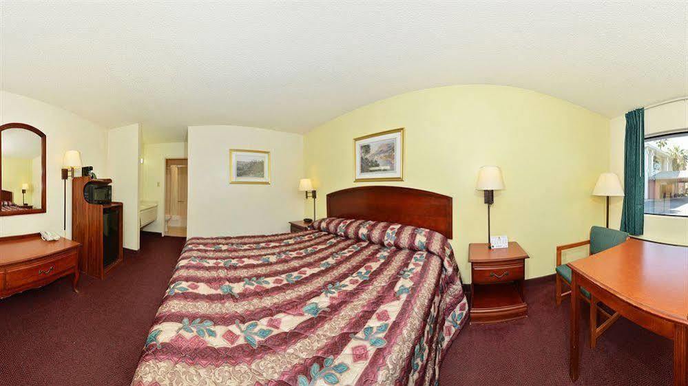 Super 8 By Wyndham Bakersfield/Central Extérieur photo