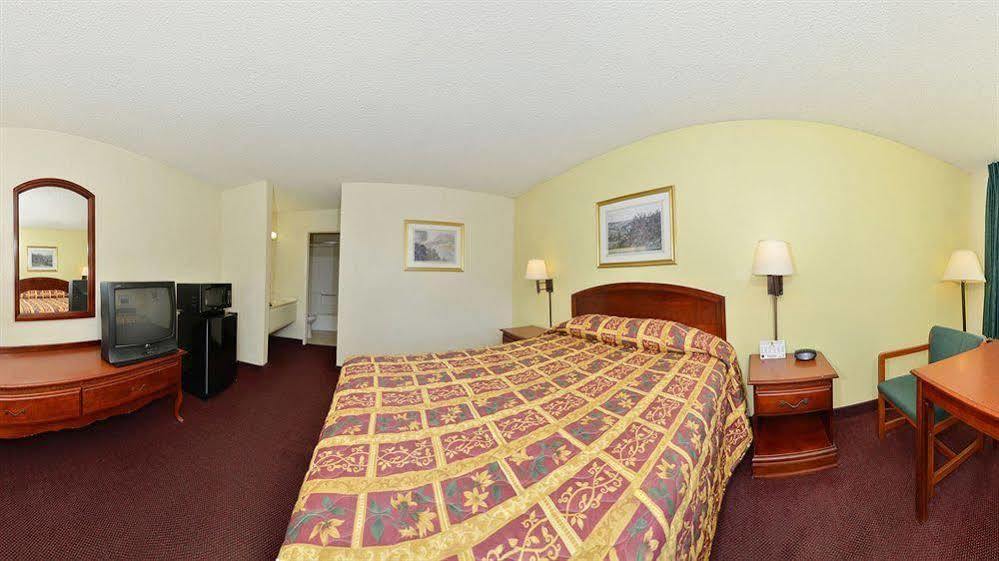 Super 8 By Wyndham Bakersfield/Central Extérieur photo